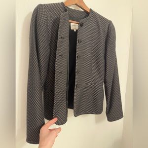 Armani Collezioni vintage collarless blazer size 6 (fits like a size 4)